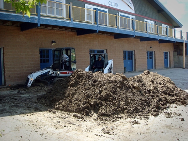 Excavation and machine assistance for flood protection wall