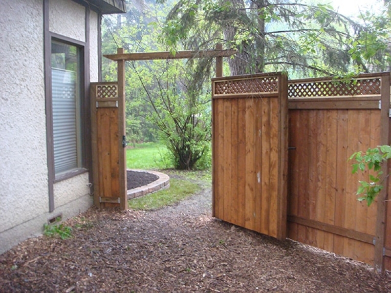 6' treated brown fence with lattice top