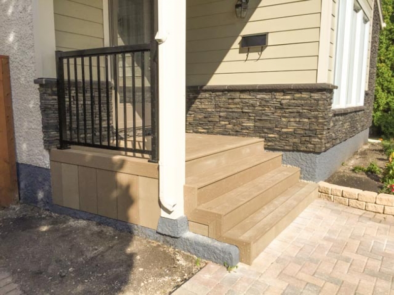 Front steps with Moisture Shield composite decking and aluminum railing