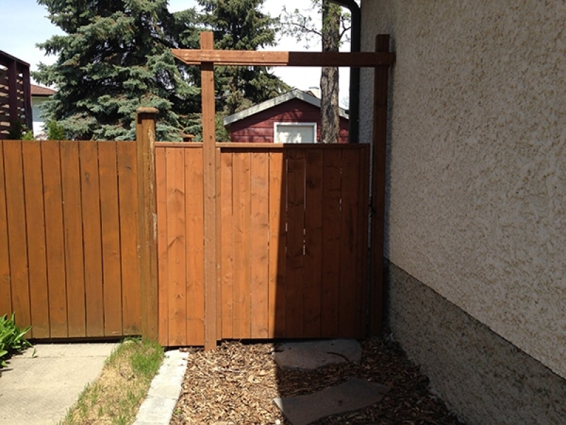 Natural wood mulch, sod, shed with Hardi-board siding, composite deck