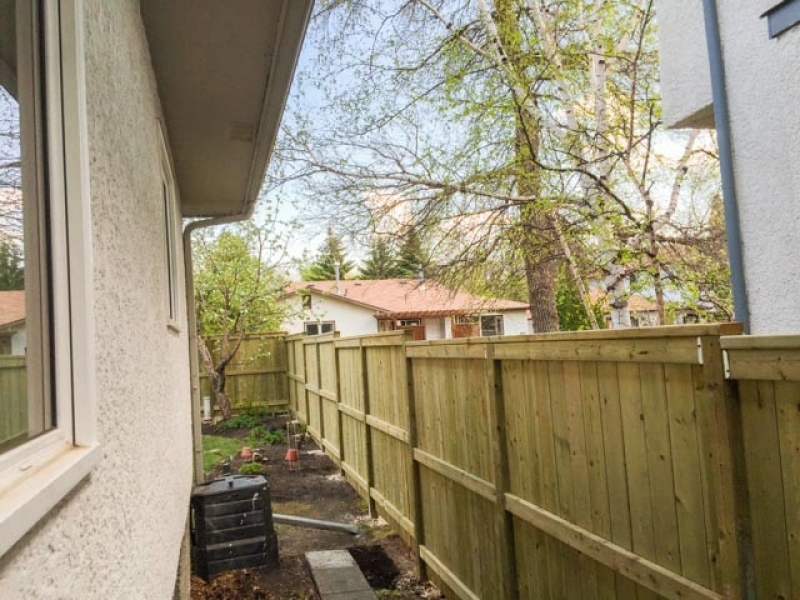 Stepped treated green fence