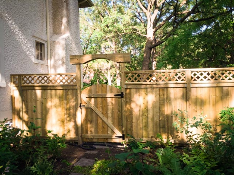 Curved top gates with matching cross bars