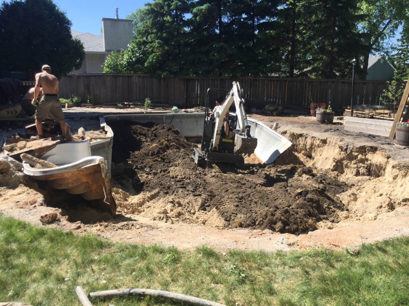 Pool removal with narrow gate access