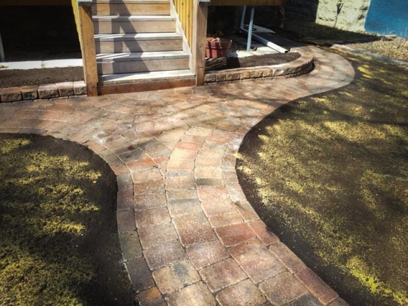 Curvy front walk with Roman paving stones in Antique Brown