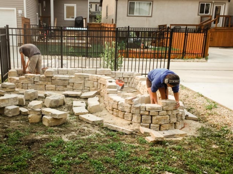 Backyard Planter with Belvedere Retaining Wall Bricks in Fon du Lac