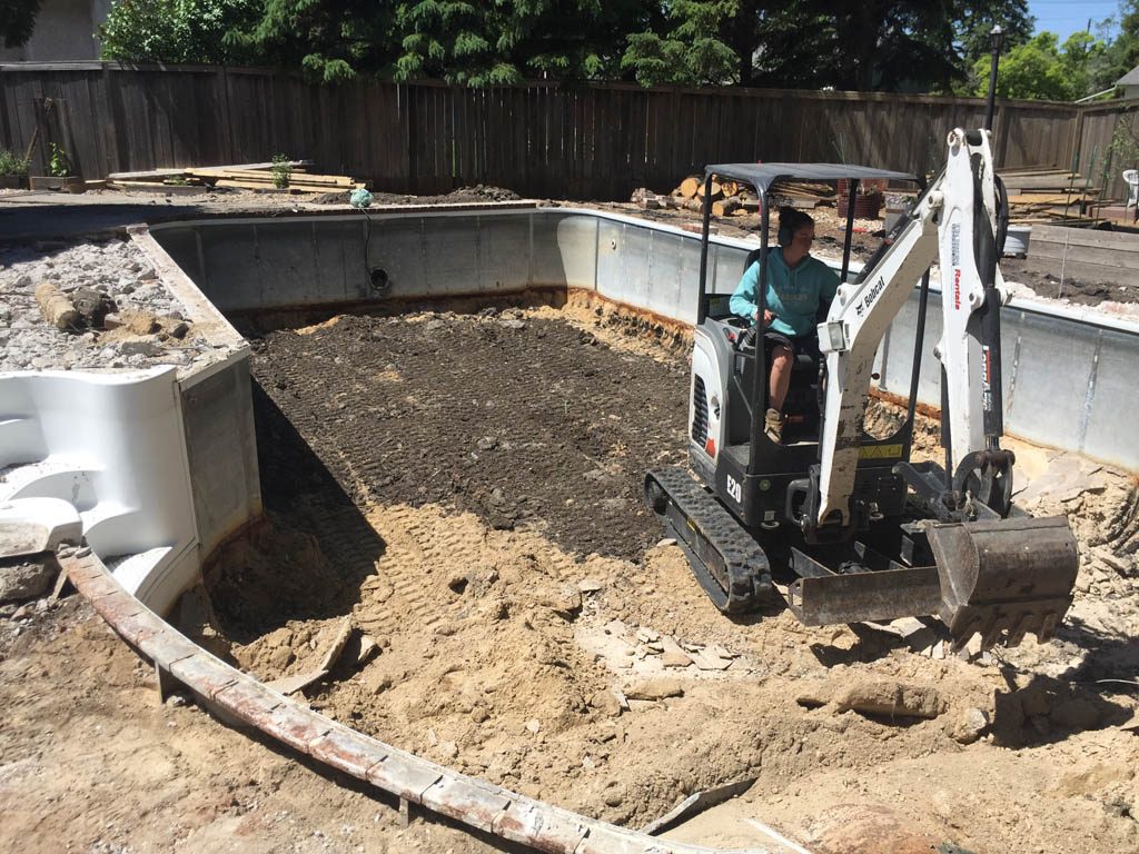 Pool removal with narrow gate access