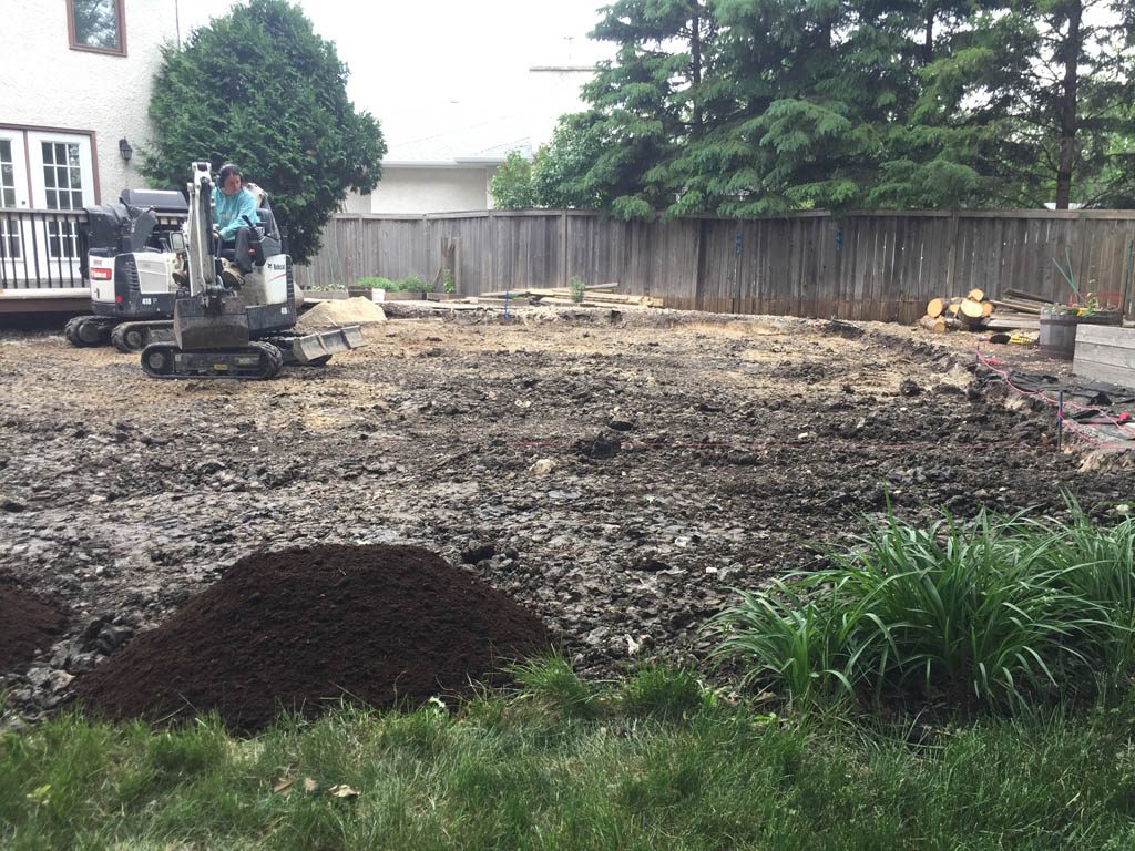 Pool removal with narrow gate access