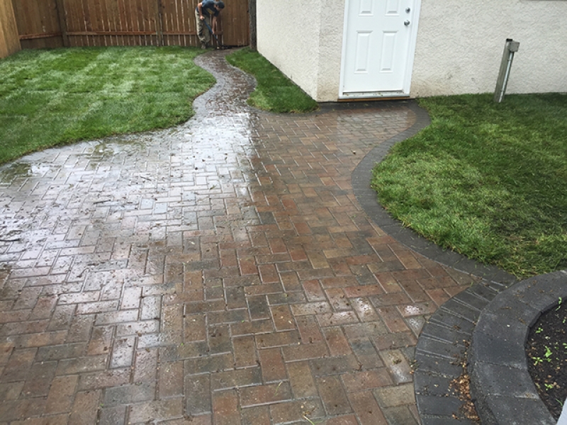 Curvy Holland paving stone walk and patio in Antique brown with charcoal border