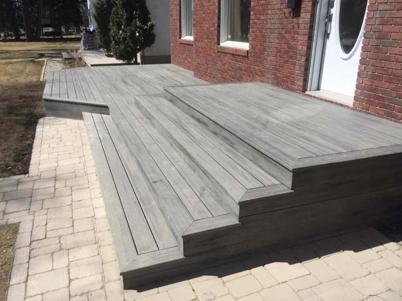 Trex Composite deck in Island Mist